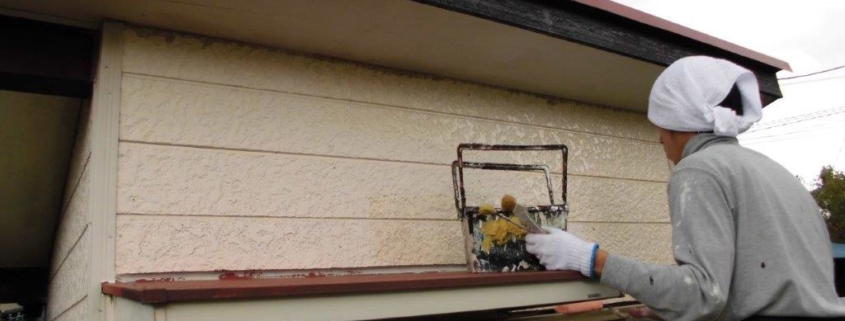 外壁の塗装工事中