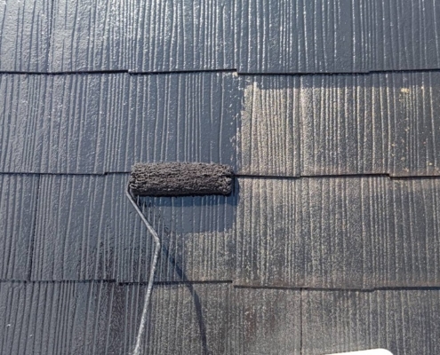 屋根の中塗り塗装