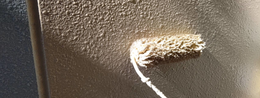 モルタル外壁の仕上げ塗装(上塗り2回目)