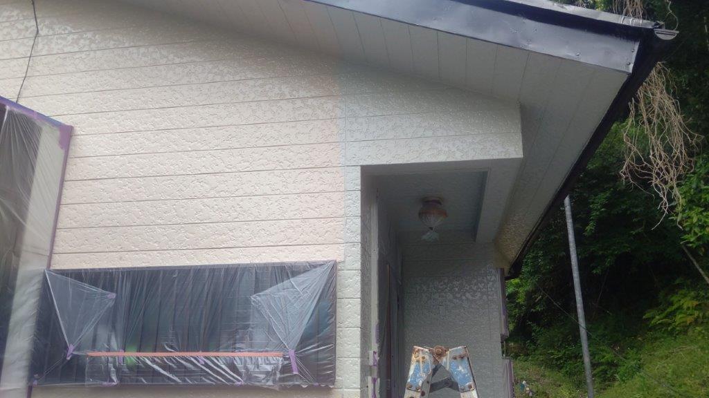 外壁の中塗り塗装